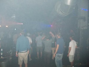 405309_438108779565206_1909579851_n